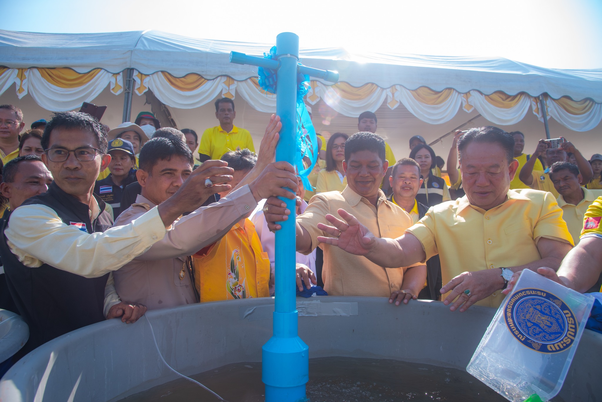 วันอังคาร ที่ 5 มีนาคม พ.ศ.2567 เวลา 09.00 น . นายสรวุฒิ  นาคะพงศ์ นายก อบต.นาโต๊ะหมิง อำเภอเมืองตรัง จังหวัดตรัง กล่าวเปิดต้อนรับ นายบุ่นเล้ง โล่สถาพรพิพิธ นายกอบจ.ตรัง ซึ่งเป็นประธานในพิธีเปิด กิจกรรมปล่อยพันธุ์กุ้งก้ามกรามในแม่น้ำตรัง ตามโครงการเพิ่มผลผลิตทรัพยากรน้ำสัตว์น้ำ เพื่อความยั่งยืน ณ คลองผันน้ำ หมู่ที่ 1  ตำบลนาโต๊ะหมิง อำเภอเมืองตรัง จังหวัดตรัง พร้อมด้วย ส่วนราชการที่เกี่ยวข้อง และประชาชนผู้เข้าร่วม การจัดกิจกรรมในครั้งนี้มีวัตถุประสงค์เพื่อการส่งเสริมอาชีพและเพิ่มรายได้ให้กับประชาชนในพื้นที่