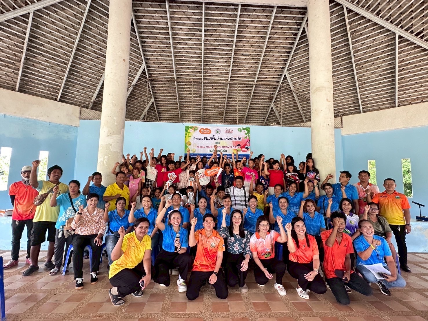 วันพฤหัสบดี ที่ 8 พฤษภาคม 2568 เวลา 09.00 น. นายสรวุฒิ นาคะพงศ์ นายก อบต.นาโต๊ะหมิง รองนายกฯ ปลัด รองปลัด และคณะทำงานสุขภาวะเด็กตำบลนาโต๊ะหมิง ร่วมเปิดโครงการปิดเทอมสร้างสรรค์ โดยมีกิจกรรมให้เด็กและเยาวชนในตำบลนาโต๊ะหมิงจำนวน 60 คน ร่วมกันทำกิจกรรม ได้แก่ กิจกรรมขนมพื้นบ้านแห่งปักษ์ใต้ และกิจกรรม Happy Children’s day (ท่องดินแดนในฝัน และทำผ้ามัดย้อม)
