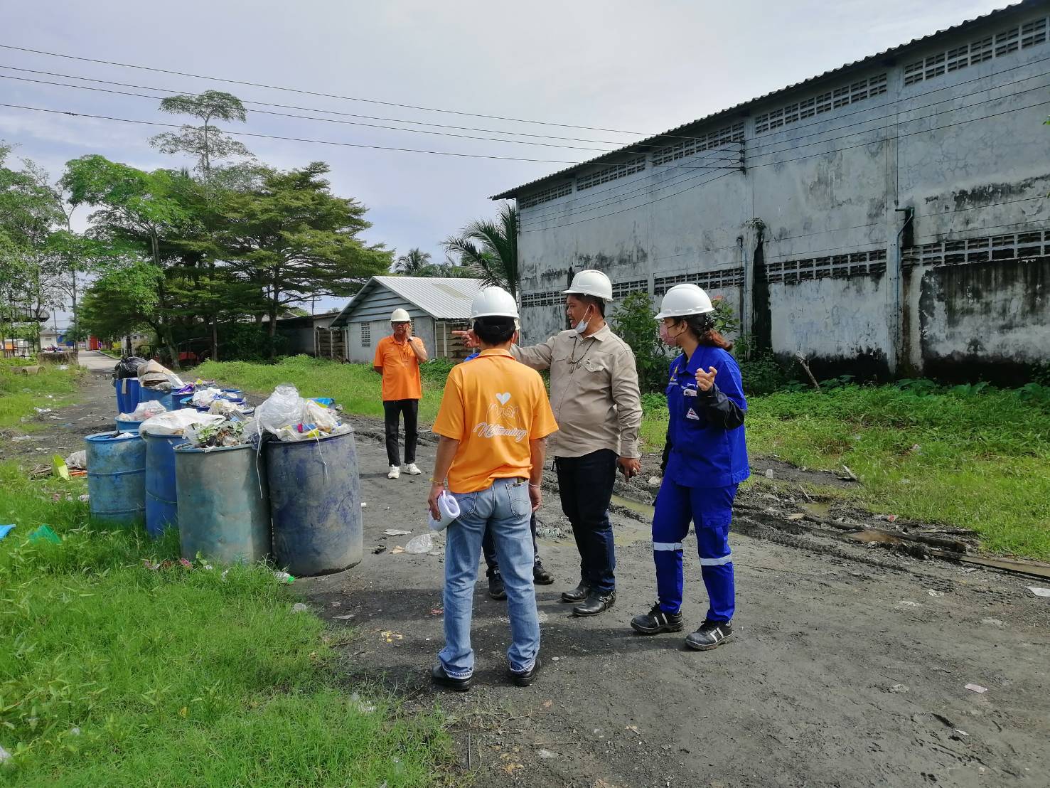 วันพฤหัสบดี ที่ 6 ตุลาคม พ.ศ. 2565 เวลา09.30 น ายส​ร​วุฒิ​ นาคะพงศ์​ นายกอบต.นาโต๊ะหมิง พร้อมด้วย​ นายมาโนช กึ่งเลี่ยน ผอ.กองช่าง​ และเจ้าหน้าที่อบต.นาโต๊ะหมิง ลงพื้นที่ตรวจสอบเขตขออนุญาตก่อสร้าง​อาคารบริษัทเอเซียแปซิฟิค พาราวู้ด จำกัด 